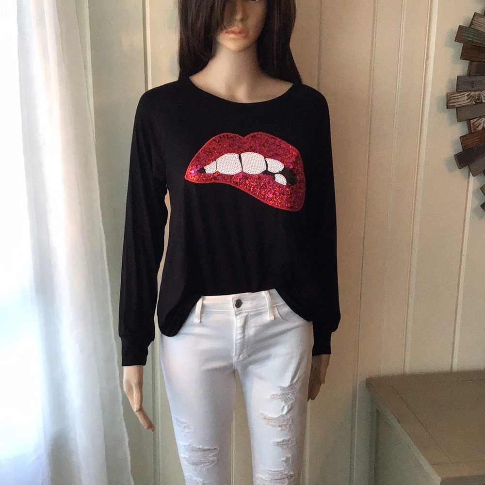 EDGY  “LIP BITE” SEQUINED TOP - Picture 4 of 15